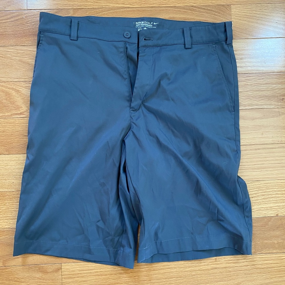 Mens Nike Golf shorts size 32
